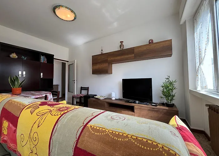 With Garden - Larihome A62 Apartment *