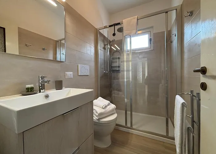 With Garden - Larihome A62 Apartment Domaso